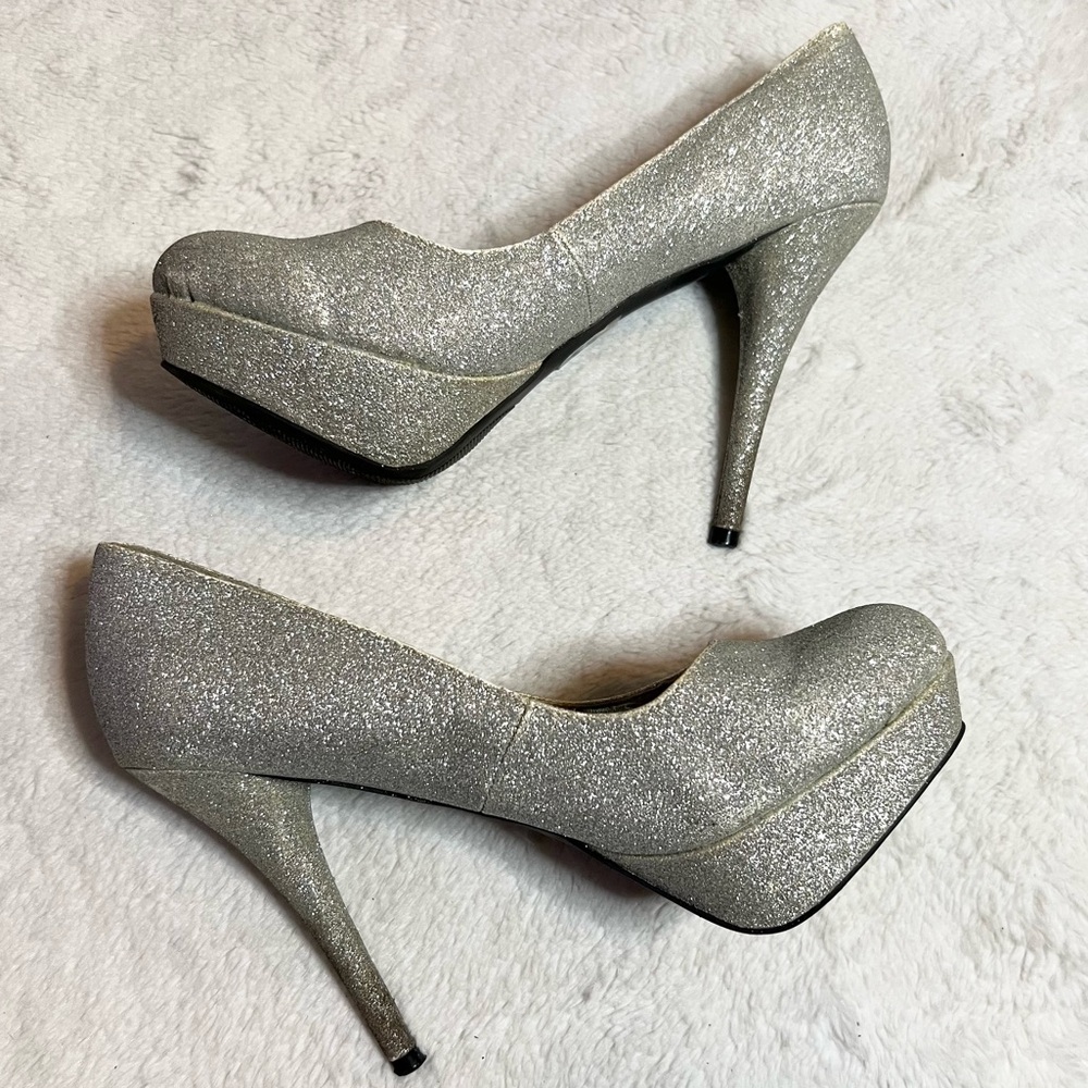 Sizzle by Coloriffics Silver Glitter High Heel Platform Pumps Size 9.5